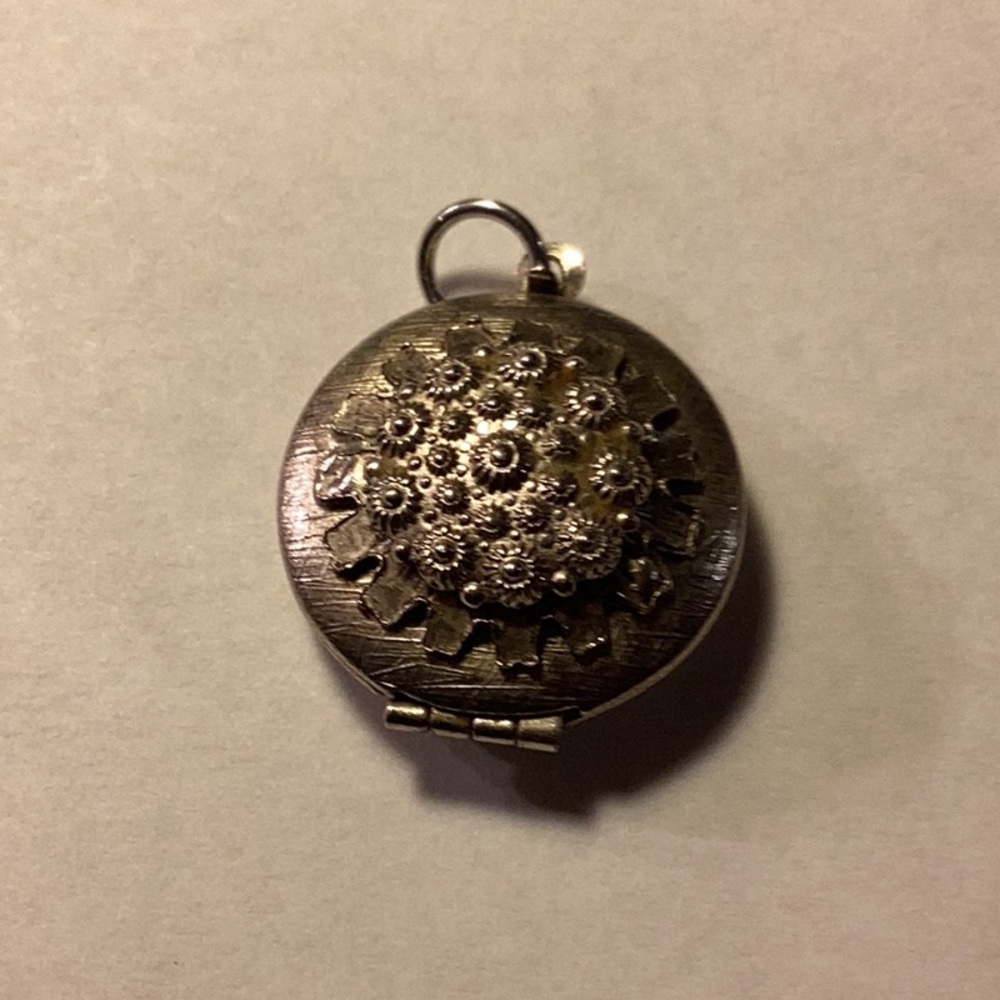 Vintage silver toned freirich locket